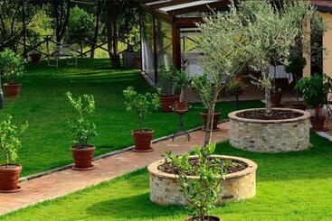 هتل Borgo Mandoleto  Country Resort & Spa