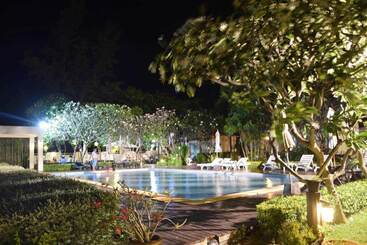 هتل Chez Nous Boutique Resort