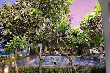 هتل Chez Nous Boutique Resort