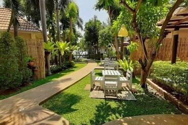 هتل Chez Nous Boutique Resort