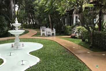 هتل Chez Nous Boutique Resort