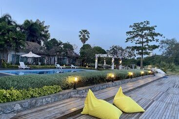 هتل Chez Nous Boutique Resort