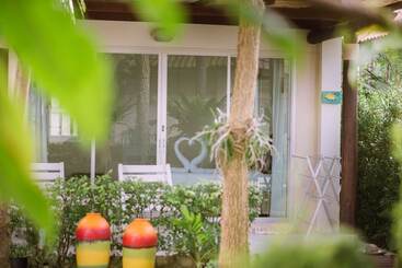 هتل Chez Nous Boutique Resort