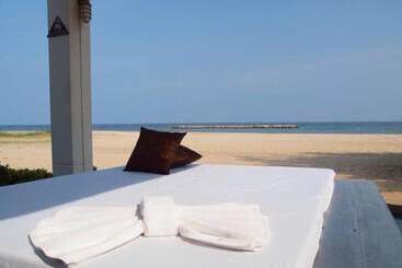 هتل Chez Nous Boutique Resort