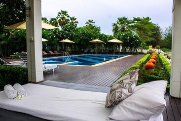 هتل Chez Nous Boutique Resort