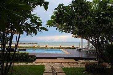 هتل Chez Nous Boutique Resort