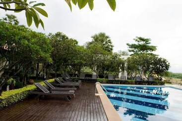 هتل Chez Nous Boutique Resort