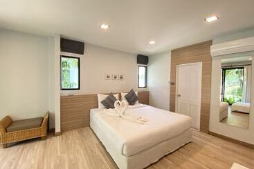هتل Chez Nous Boutique Resort