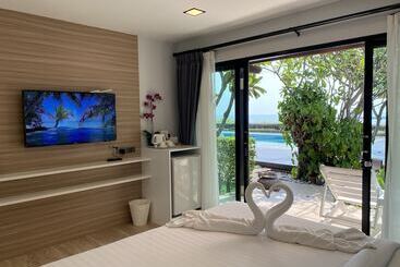 هتل Chez Nous Boutique Resort
