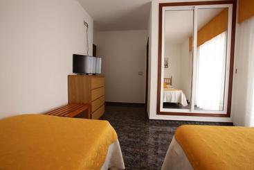هتل Hostal San Roque