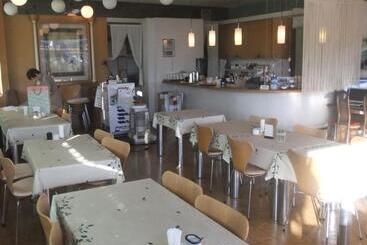 هتل Kawaguchiko Station Inn