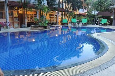 هتل Khaolak Grand City