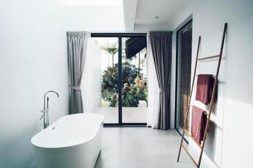 هتل Little Moon Villa