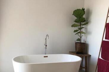 هتل Little Moon Villa