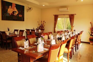 هتل Nok Resort &