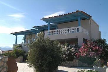 Nicolas Apartments
