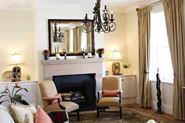 پانسیون Ashbourne Boutique Guest House