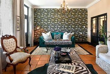 پانسیون Ashbourne Boutique Guest House