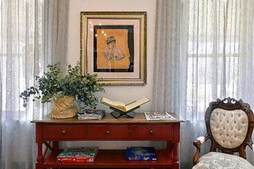 پانسیون Ashbourne Boutique Guest House