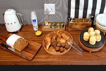 پانسیون Ashbourne Boutique Guest House