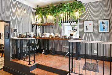پانسیون Ashbourne Boutique Guest House