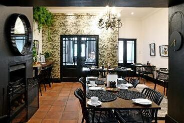 پانسیون Ashbourne Boutique Guest House