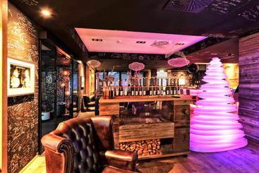 هتل Alps Lodge