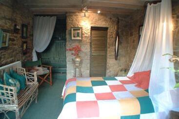 تختخواب و صبحانه Cullintra House