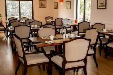 تختخواب و صبحانه Hazelwood Lodge