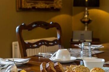 Down Yonder Boutique B&b