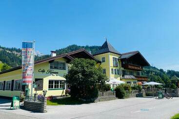 Hotelli Cafe' Hermann
