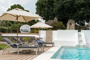 هتل Chuini Zanzibar Lodge By Newmark