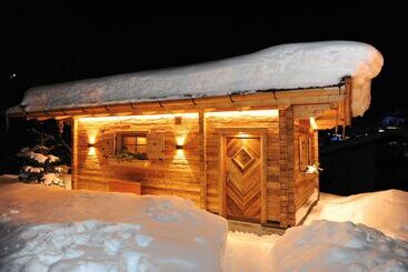 Ski In Ski Out Hotel Unterellmau