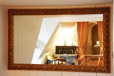 تختخواب و صبحانه Exclusive Suites The Secret Garden