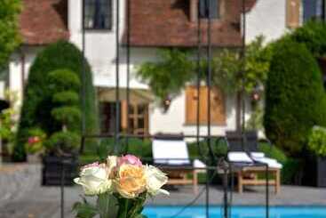 تختخواب و صبحانه Exclusive Suites The Secret Garden