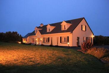 تختخواب و صبحانه Pairc Lodge
