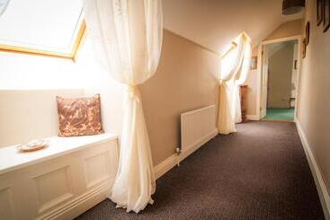 تختخواب و صبحانه Pairc Lodge