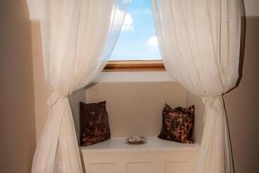 تختخواب و صبحانه Pairc Lodge