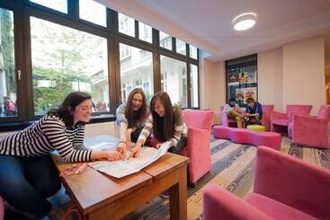 Jacques Brel Youth Hostel