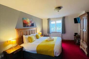 تختخواب و صبحانه Dingle Marina Lodge