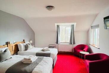 تختخواب و صبحانه Dingle Marina Lodge