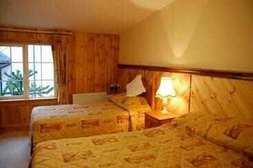 تختخواب و صبحانه Hawthorn House Guesthouse