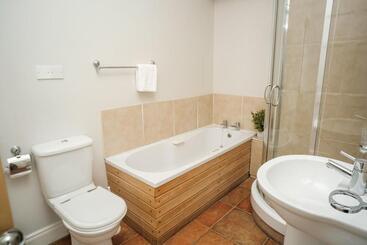 تختخواب و صبحانه The Lodge Doolin