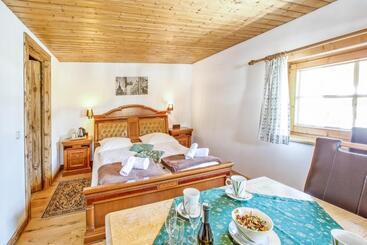 هتل Gasthaus Auwirt