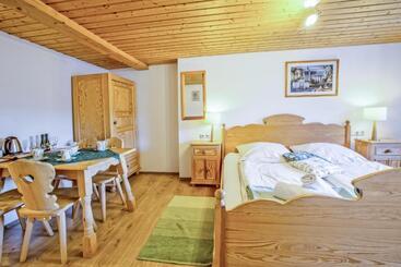 هتل Gasthaus Auwirt