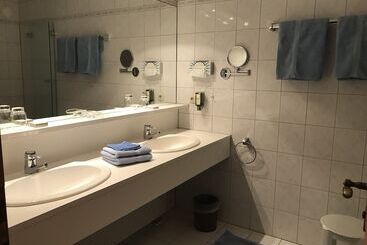 هتل Omesberg