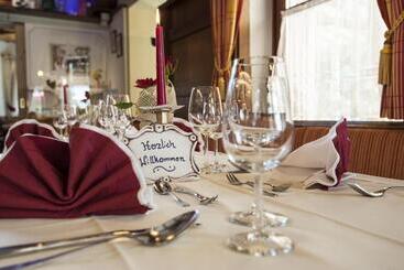هتل Restaurant Burgblick
