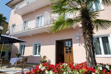 هتل Villa Auguste