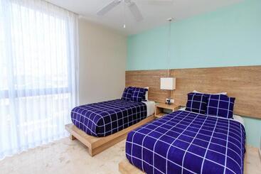 A Nah Apartments, Rooftop Pool, Walking Distance To 5th Avenue