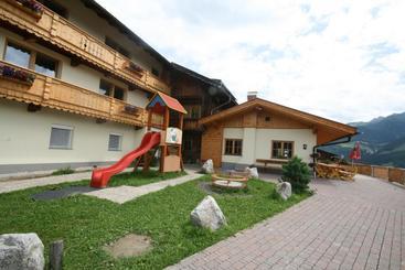 ベッドアンドブレックファースト Alpengasthof Enzianhof